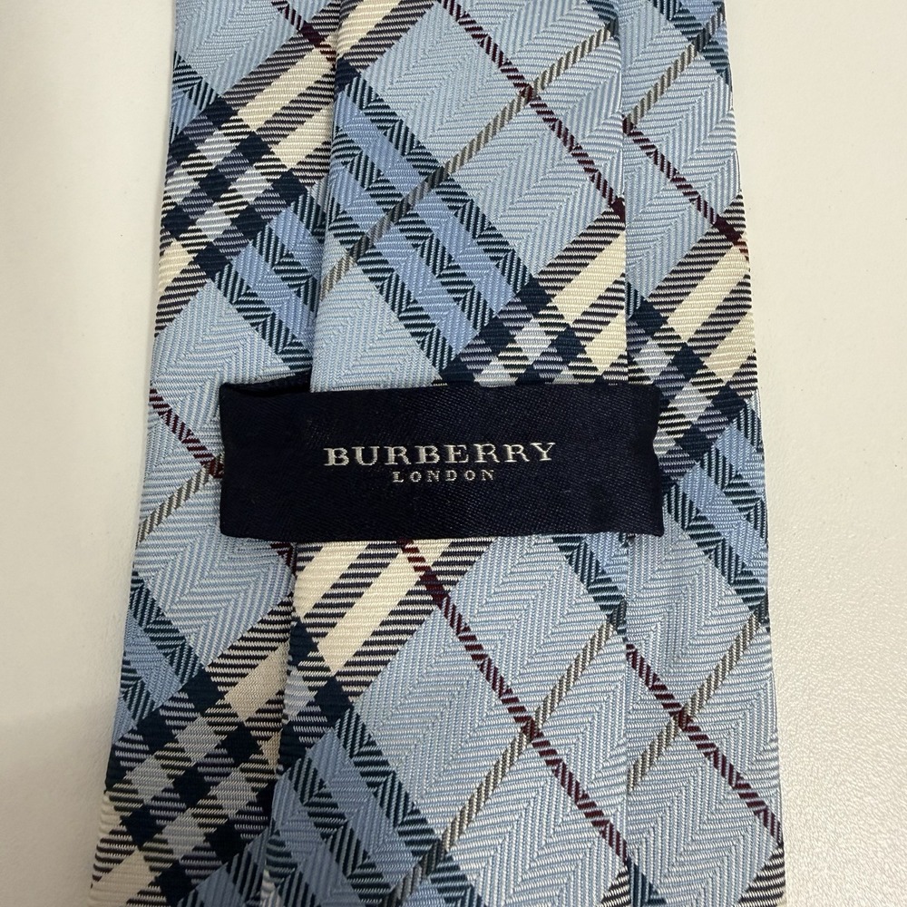 Burberry London Mens Tie Classic Blue Nova Check Plaid Silk 3.5" (W) x 58.5" (L)